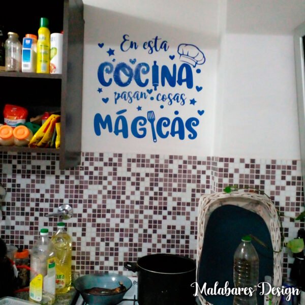 Vinilo En esta Cocina pasan cosas Magicas